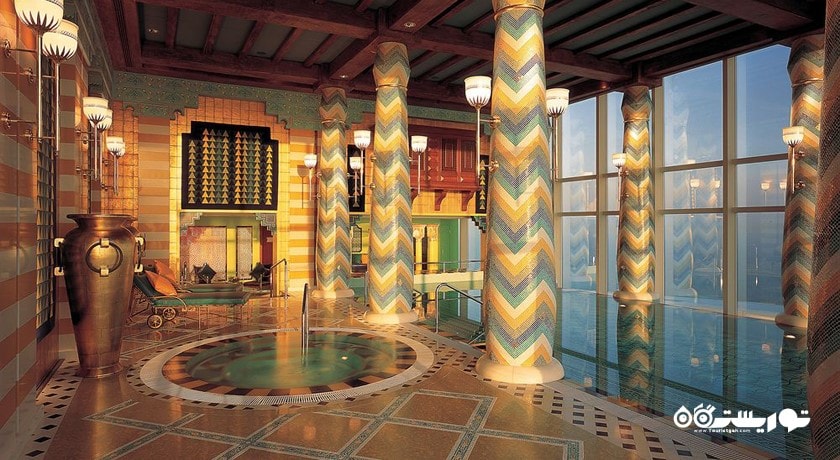 استخر سرپوشیده مرکز اسپا